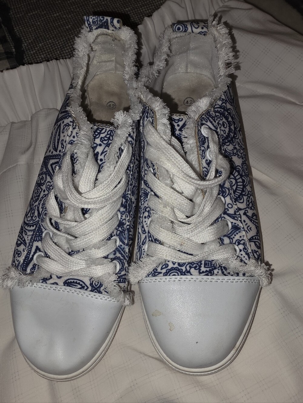 Blue Paisley Frayed Low-Top Sneakers Size 42 US 9